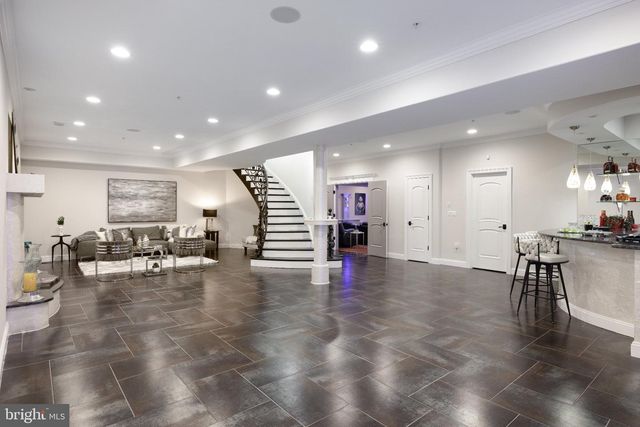 5821 GOLDSBORO RD, Bethesda, MD 20817