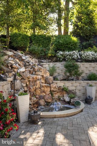 5821 GOLDSBORO RD, Bethesda, MD 20817