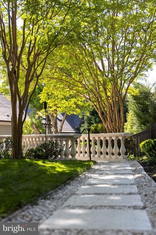 5821 GOLDSBORO RD, Bethesda, MD 20817