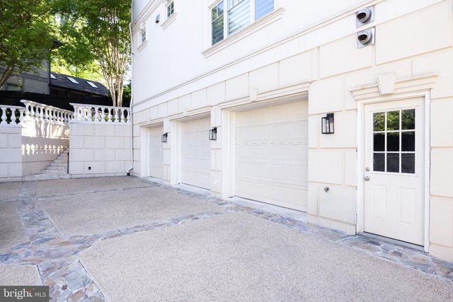 5821 GOLDSBORO RD, Bethesda, MD 20817