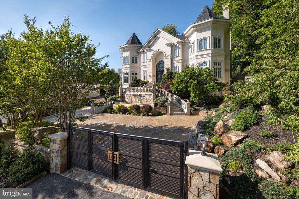5821 GOLDSBORO RD, Bethesda, MD 20817