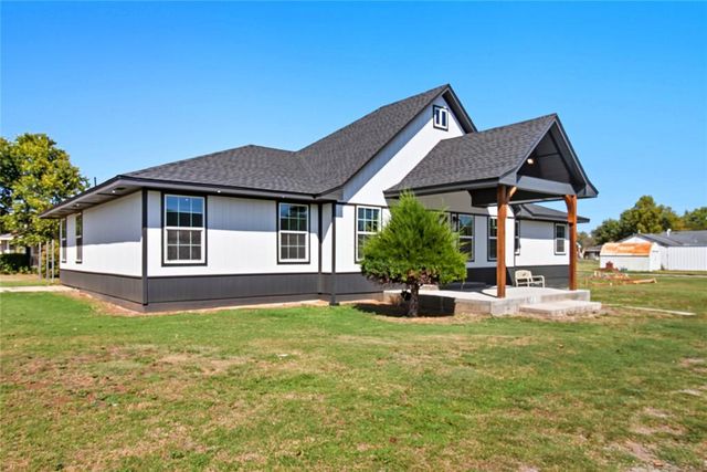 600 N Randlett, Hobart, OK 73651