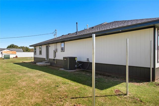 600 N Randlett, Hobart, OK 73651
