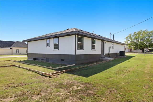 600 N Randlett, Hobart, OK 73651