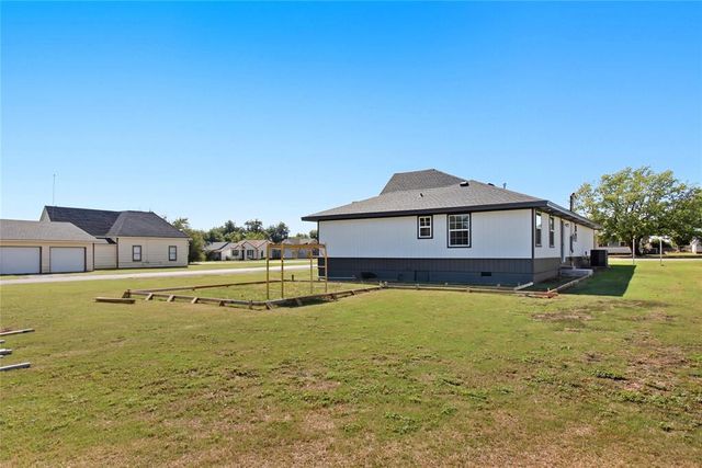 600 N Randlett, Hobart, OK 73651
