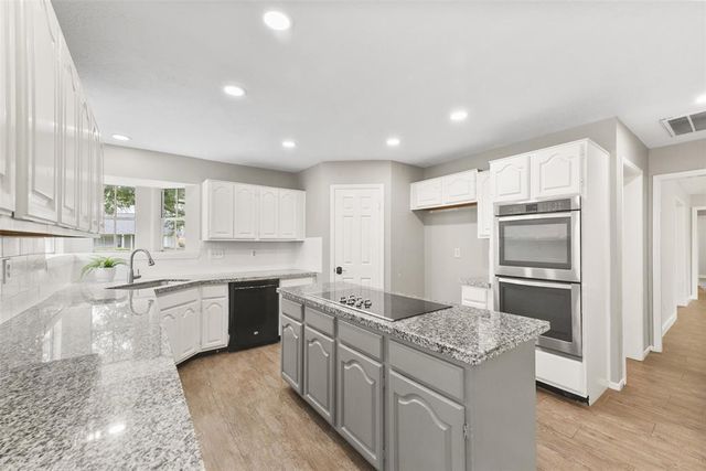 704 Balmoral Court, Friendswood, TX 77546