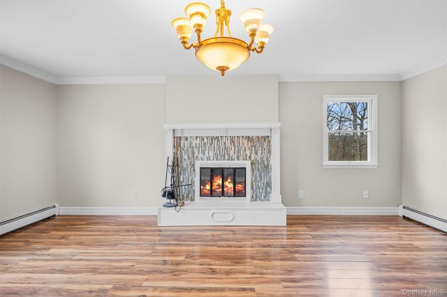 10 Leone Court, Woodbury, NY 10930