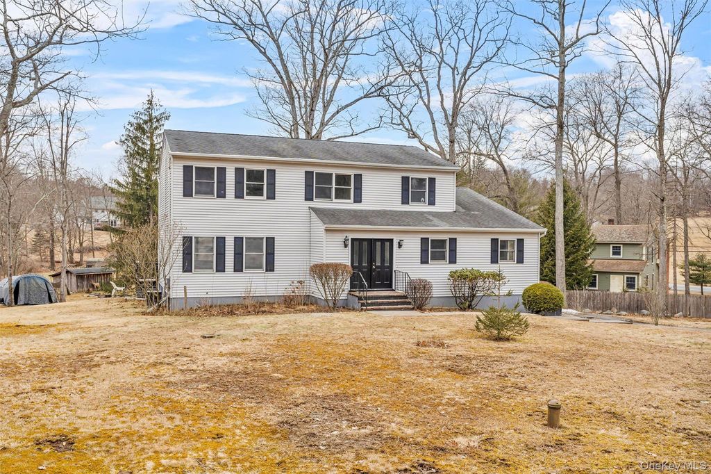 10 Leone Court, Woodbury, NY 10930