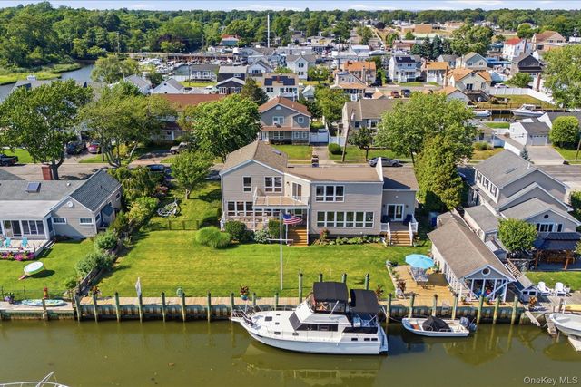 20 Barry Road, Amityville, NY 11701