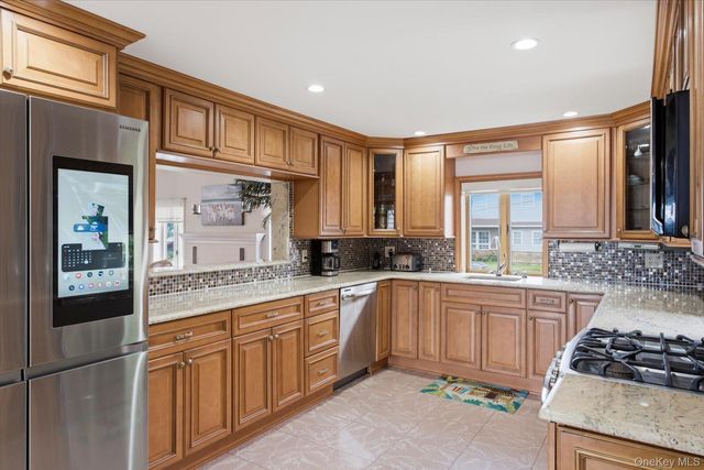 20 Barry Road, Amityville, NY 11701