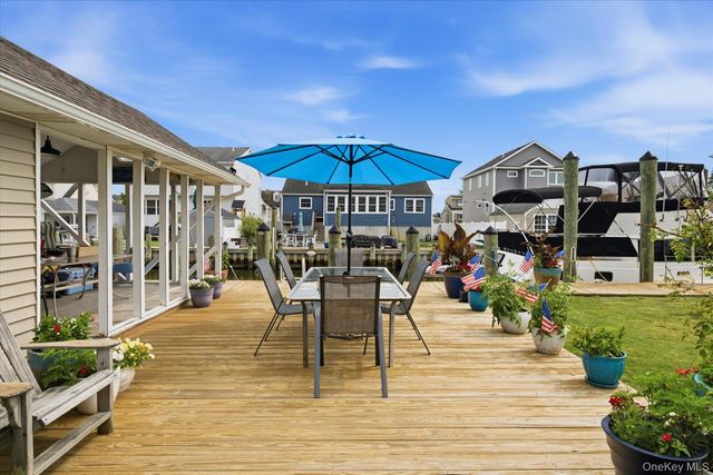 20 Barry Road, Amityville, NY 11701