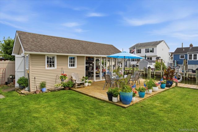20 Barry Road, Amityville, NY 11701