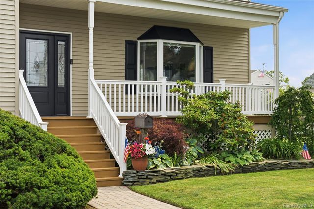 20 Barry Road, Amityville, NY 11701