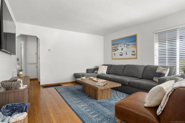 4614 Saratoga Ave, San Diego, CA 92107