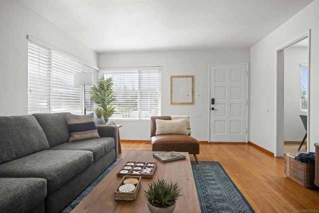 4614 Saratoga Ave, San Diego, CA 92107