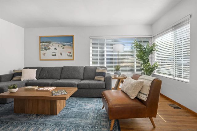 4614 Saratoga Ave, San Diego, CA 92107