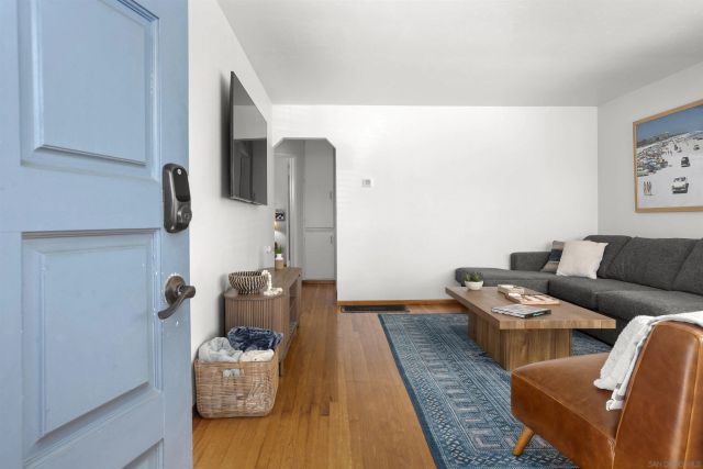 4614 Saratoga Ave, San Diego, CA 92107