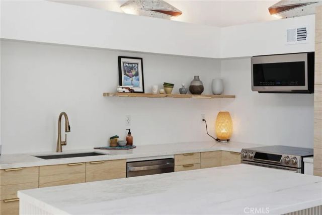 805 Grayling Bay 46, Costa Mesa, CA 92626