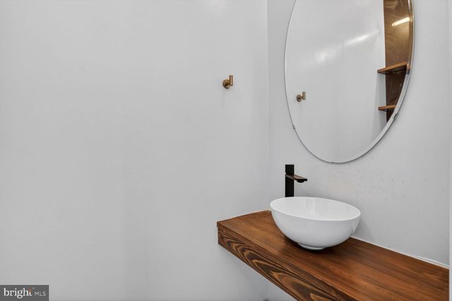 13141 QUAIL CREEK LN, Fairfax, VA 22033