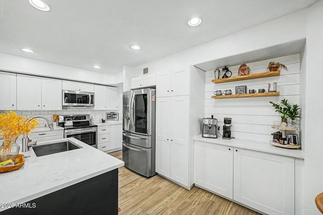 2902 E SALTSAGE Drive, Phoenix, AZ 85048