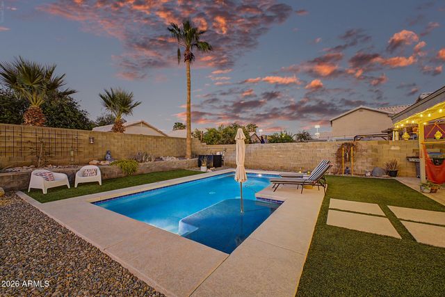 2902 E SALTSAGE Drive, Phoenix, AZ 85048