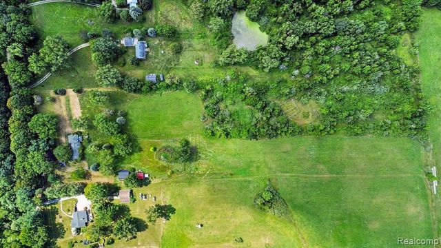 6323 Hough Road, Almont, MI 48003