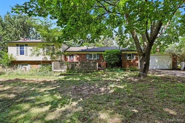 6323 Hough Road, Almont, MI 48003