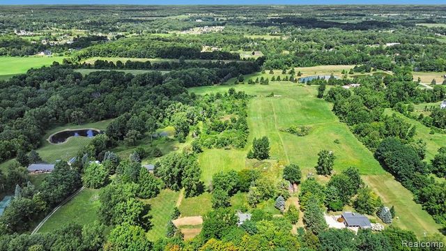 6323 Hough Road, Almont, MI 48003