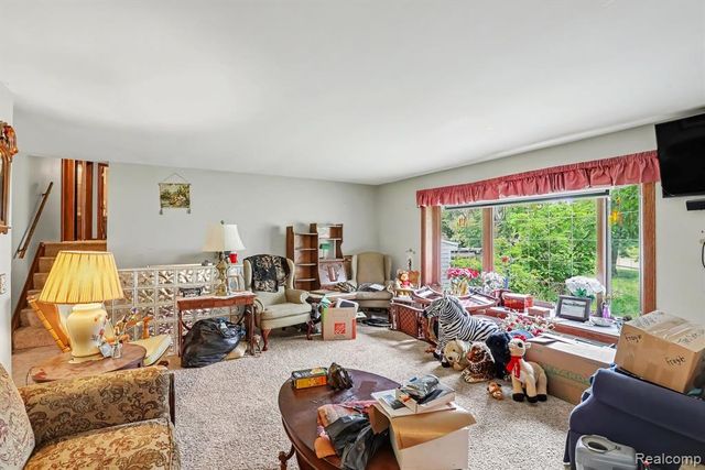 6323 Hough Road, Almont, MI 48003