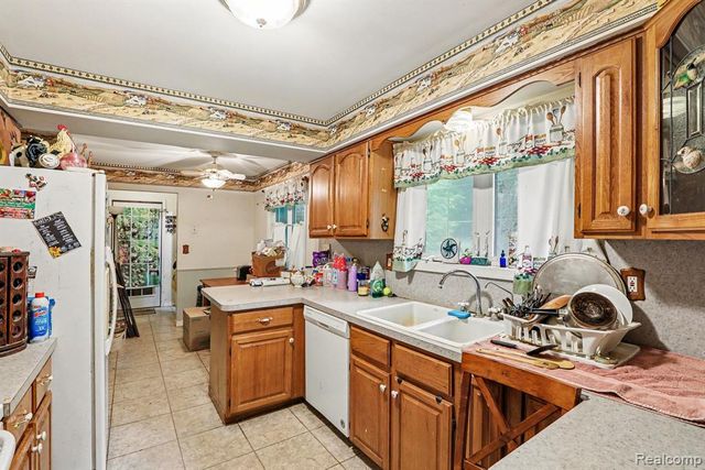 6323 Hough Road, Almont, MI 48003
