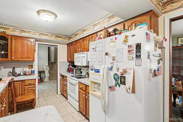 6323 Hough Road, Almont, MI 48003