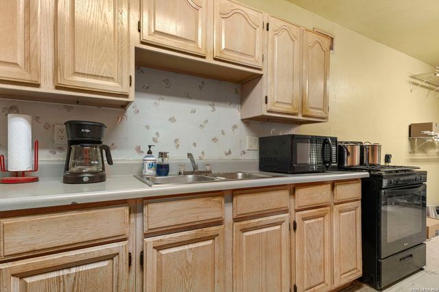145 Wilmot St., San Antonio, TX 78237