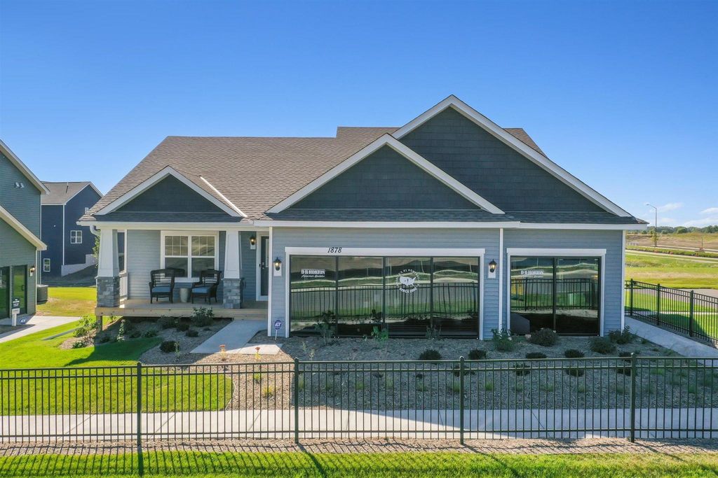 1657 Shasta Drive, Shakopee, MN 55379