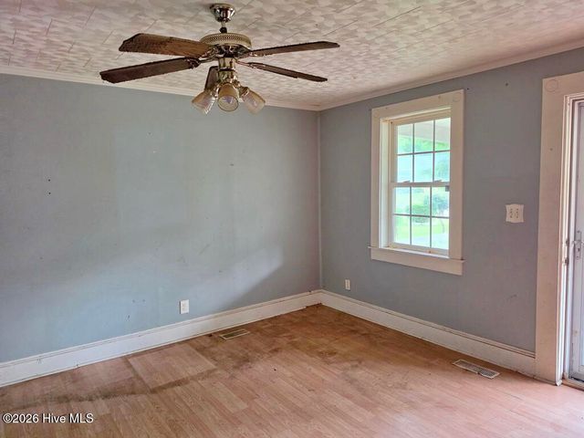 1011 E 6th Street, Washington, NC 27889
