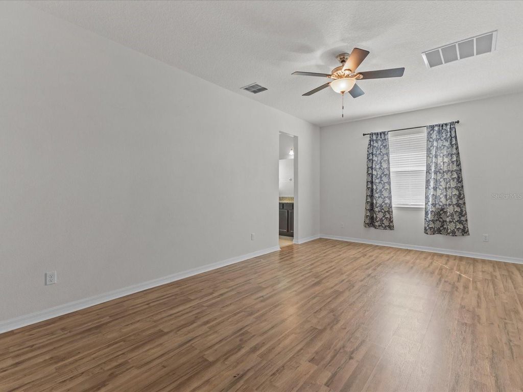 Image 15 of property listing at 12121 HOMESTEAD PARK LANE, Orlando, FL 32824