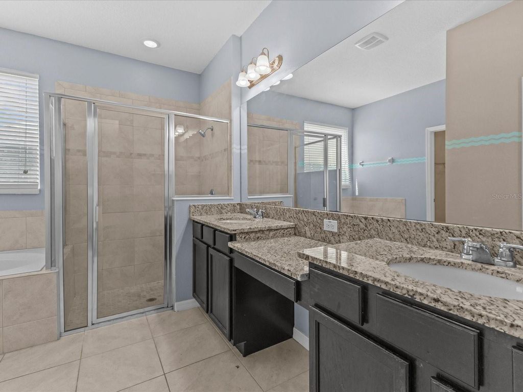 Image 17 of property listing at 12121 HOMESTEAD PARK LANE, Orlando, FL 32824