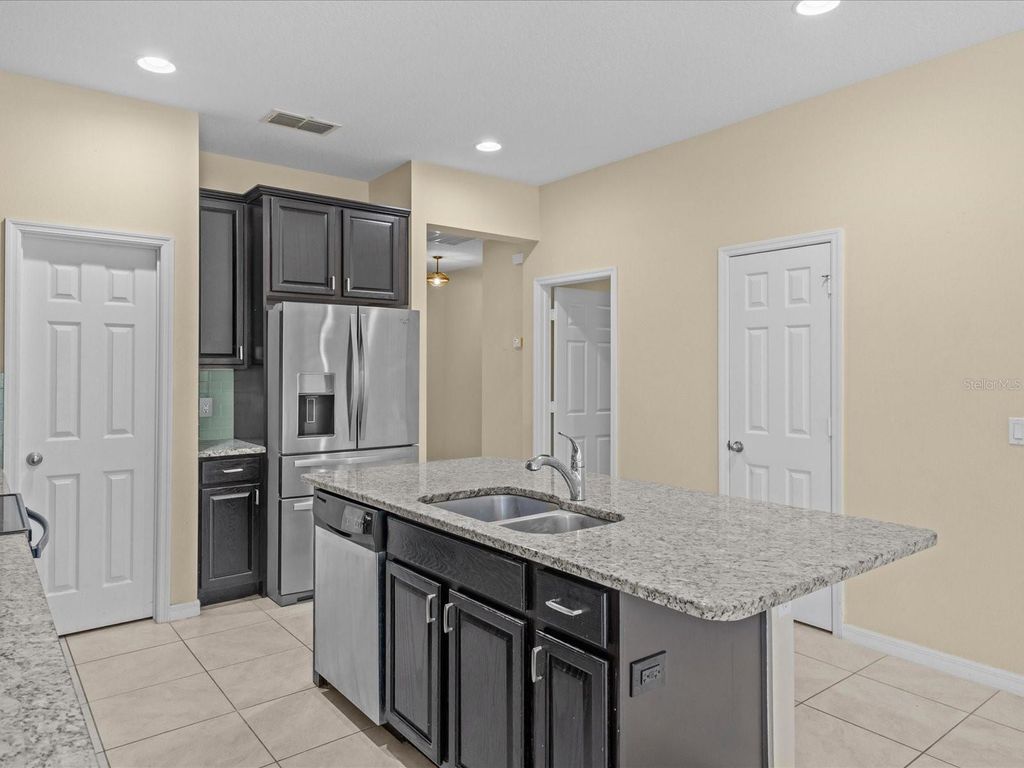 Image 10 of property listing at 12121 HOMESTEAD PARK LANE, Orlando, FL 32824