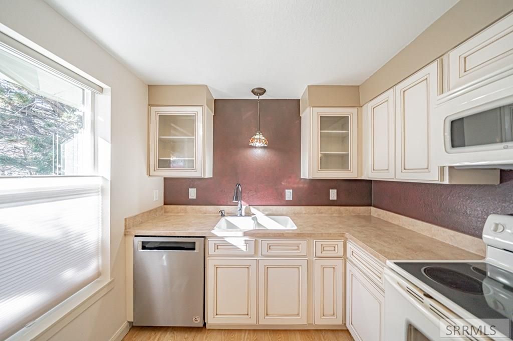 Image 8 of property listing at 3833 E Michelle Street, Idaho Falls, ID 83401