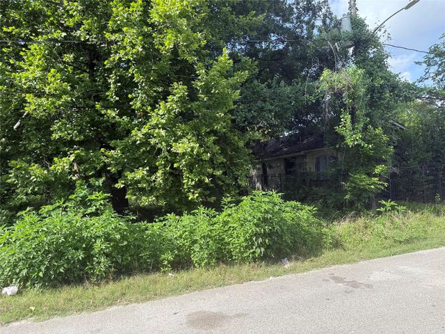 943 Wall Street, Houston, TX 77088