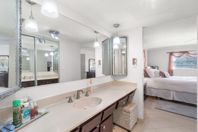 4191 NW 41st Street 214, Lauderdale Lakes, FL 33319