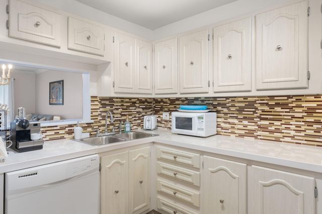 4191 NW 41st Street 214, Lauderdale Lakes, FL 33319