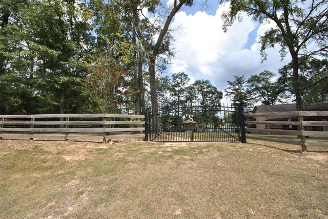 12960 Royal Shores Drive, Conroe, TX 77303