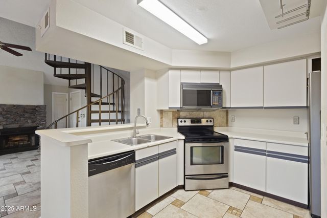 2333 E SOUTHERN Avenue 2041, Tempe, AZ 85282