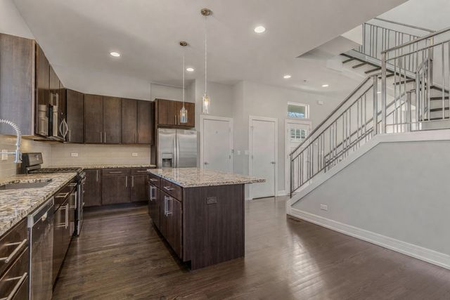 4406 W Wilson Avenue, Chicago, IL 60630