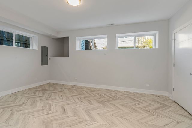 4406 W Wilson Avenue, Chicago, IL 60630