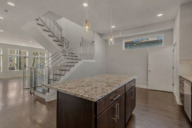 4406 W Wilson Avenue, Chicago, IL 60630