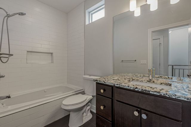 4406 W Wilson Avenue, Chicago, IL 60630