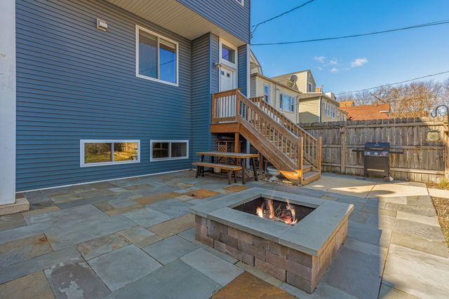 4406 W Wilson Avenue, Chicago, IL 60630