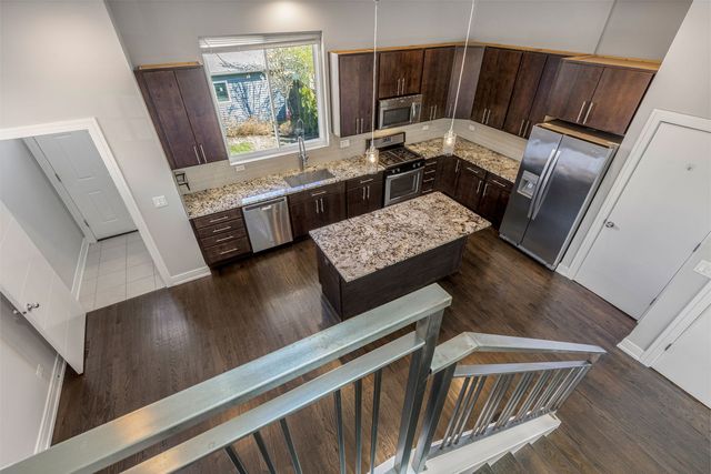 4406 W Wilson Avenue, Chicago, IL 60630