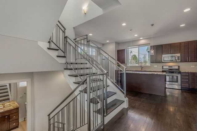 4406 W Wilson Avenue, Chicago, IL 60630